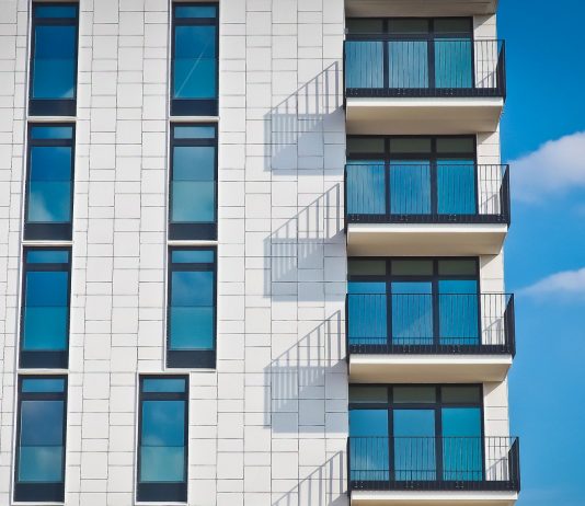 Mieszkanie z balkonem, ogródkiem czy tarasem – co wybrać? zakup mieszkania - balkon, taras czy ogródek?