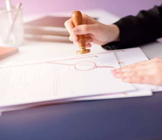 Jakie dokumenty do sprzedaży mieszkania? niezbędny zestaw dokumentów do sprzedaży nieruchomości