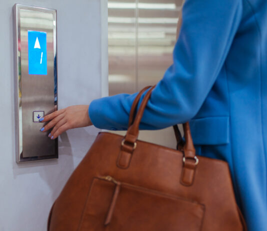 Mieszkanie przy windzie – czy jest się czego obawiać? wybór mieszkania przy windzie